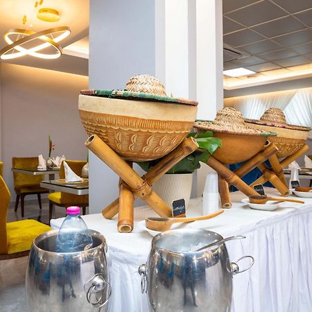Oak Plaza Hotels East Airport Accra Buitenkant foto