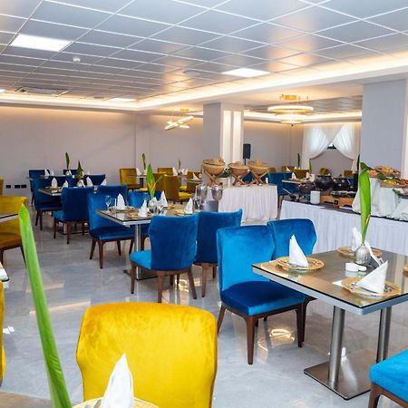 Oak Plaza Hotels East Airport Accra Buitenkant foto