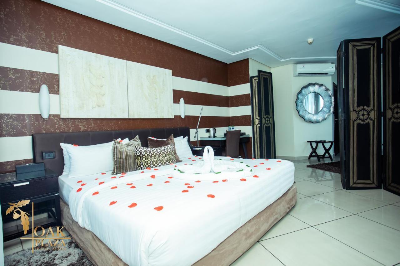 Oak Plaza Hotels East Airport Accra Buitenkant foto