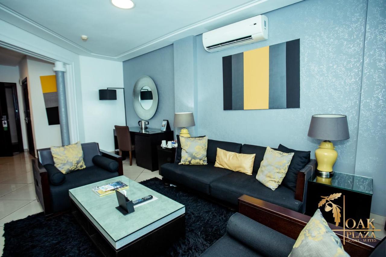 Oak Plaza Hotels East Airport Accra Buitenkant foto
