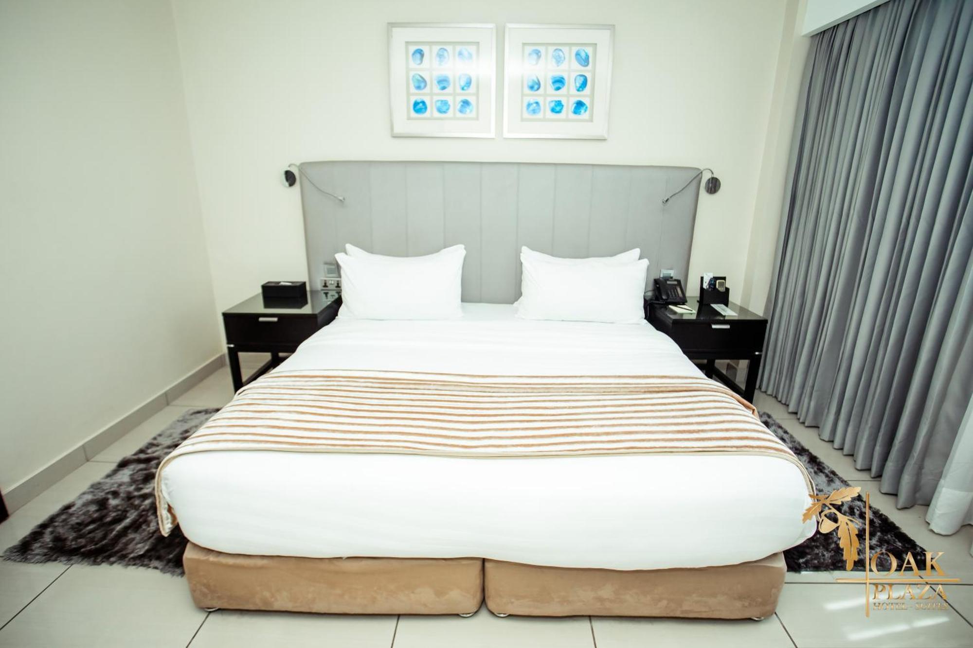 Oak Plaza Hotels East Airport Accra Buitenkant foto
