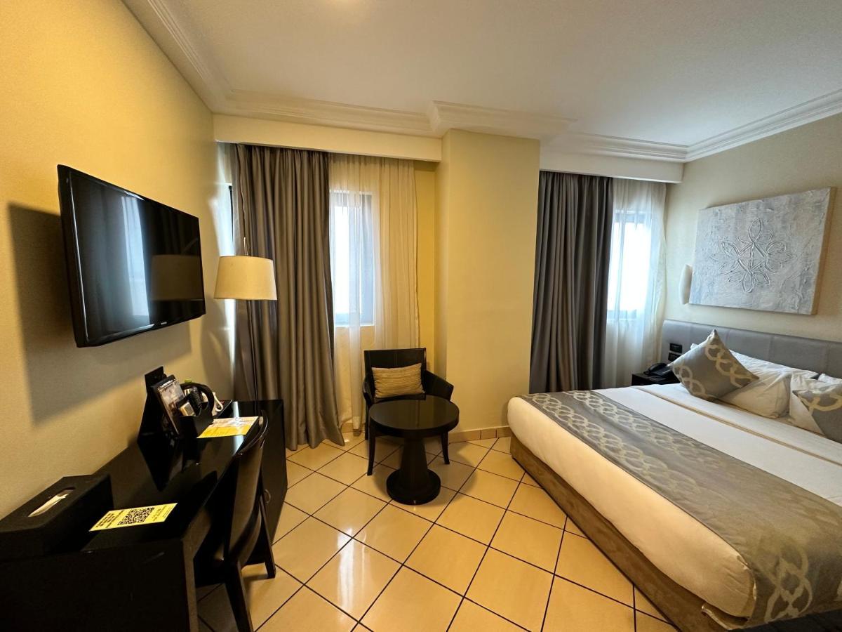 Oak Plaza Hotels East Airport Accra Buitenkant foto