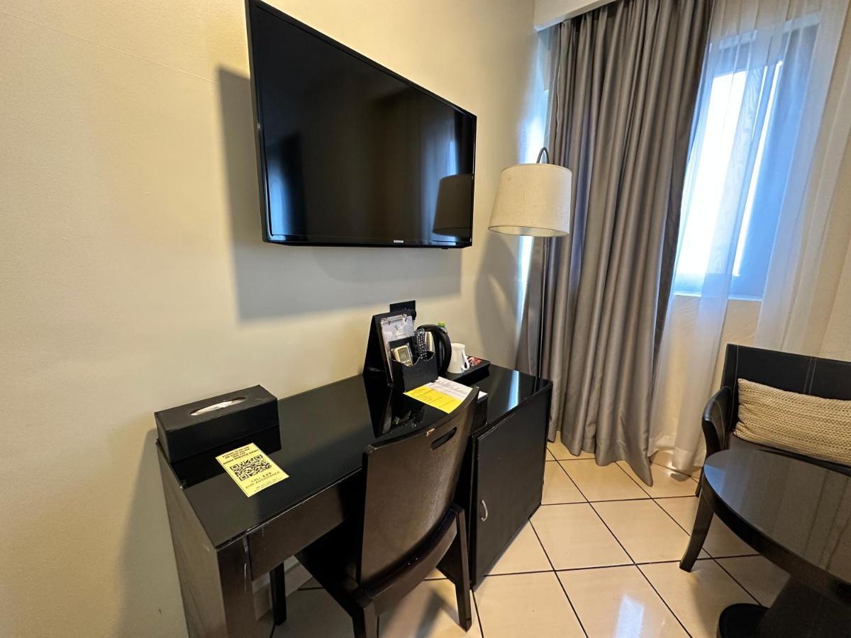 Oak Plaza Hotels East Airport Accra Buitenkant foto