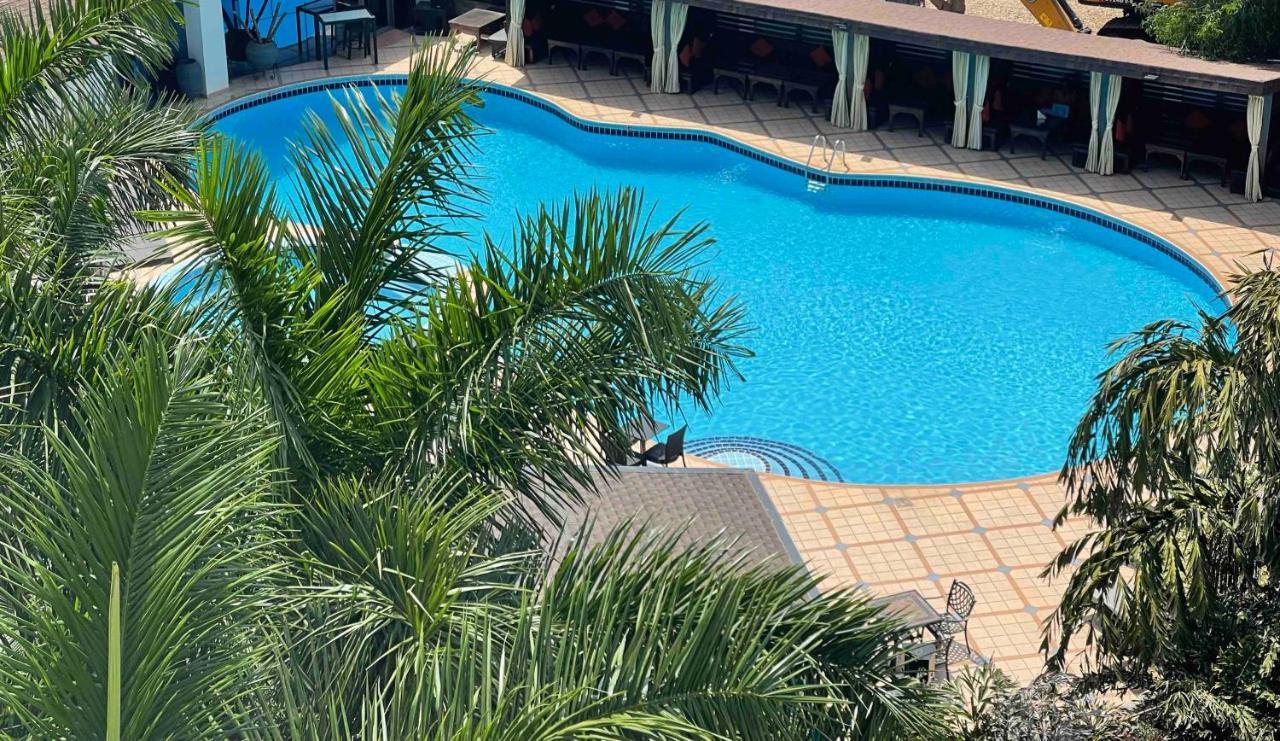 Oak Plaza Hotels East Airport Accra Buitenkant foto