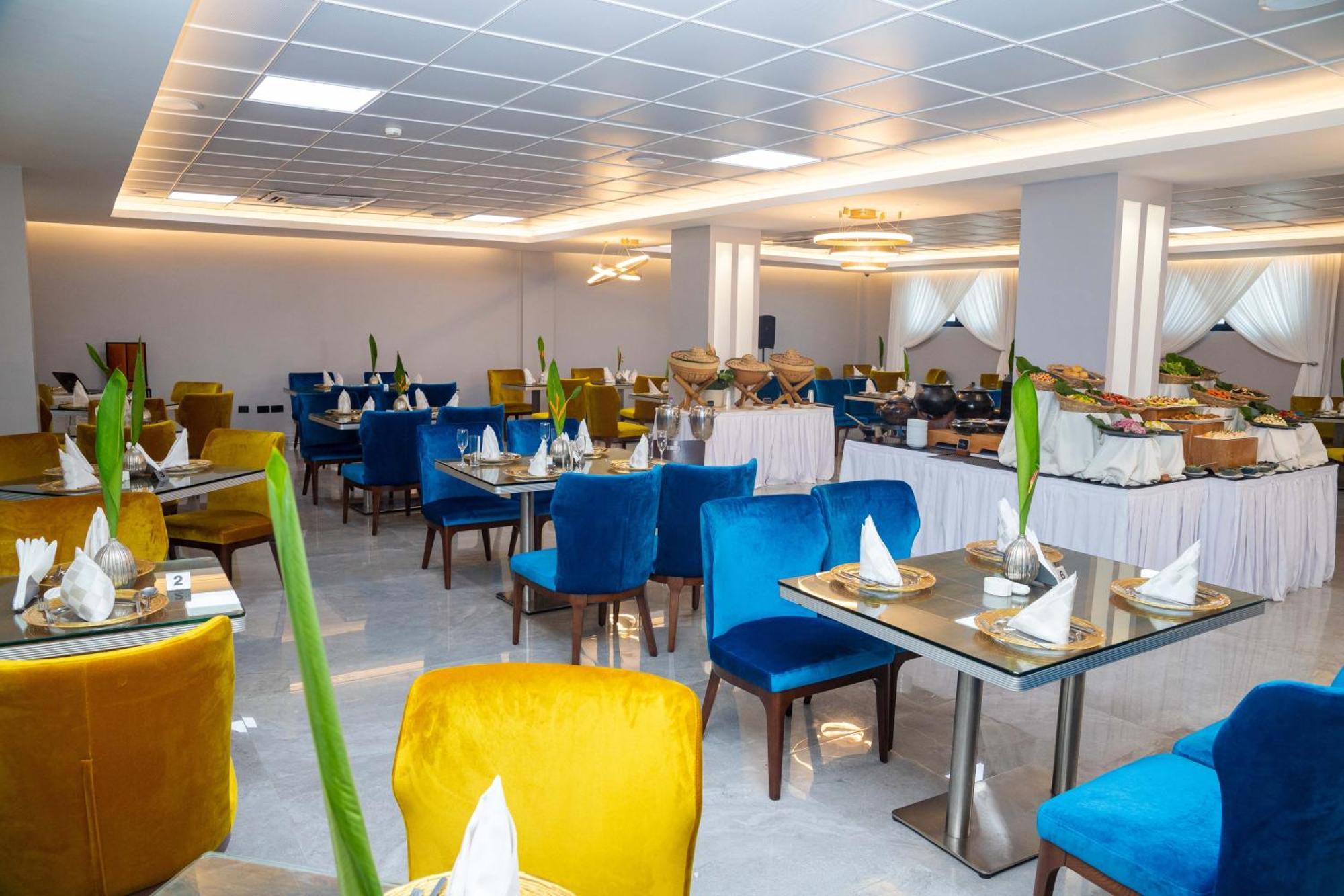 Oak Plaza Hotels East Airport Accra Buitenkant foto