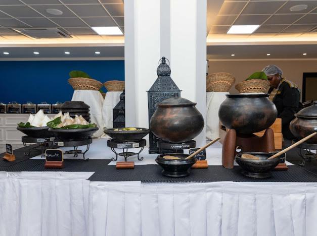 Oak Plaza Hotels East Airport Accra Buitenkant foto