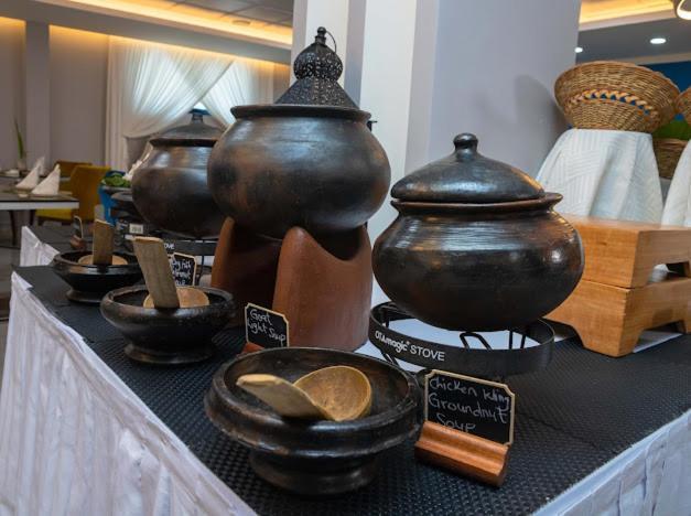 Oak Plaza Hotels East Airport Accra Buitenkant foto