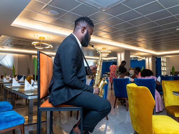 Oak Plaza Hotels East Airport Accra Buitenkant foto