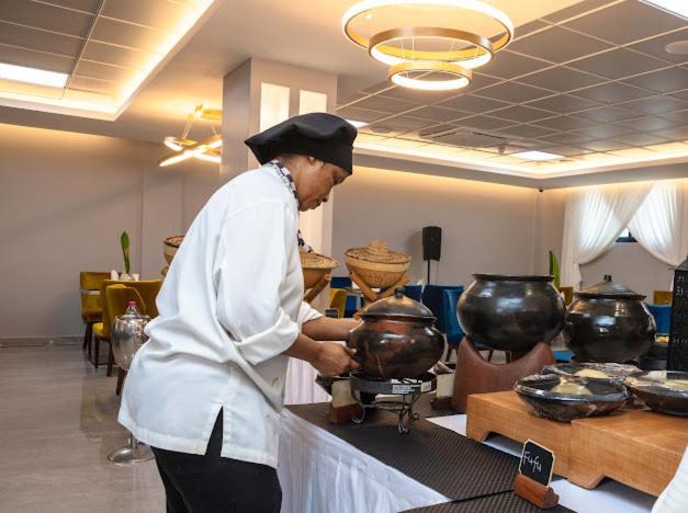 Oak Plaza Hotels East Airport Accra Buitenkant foto