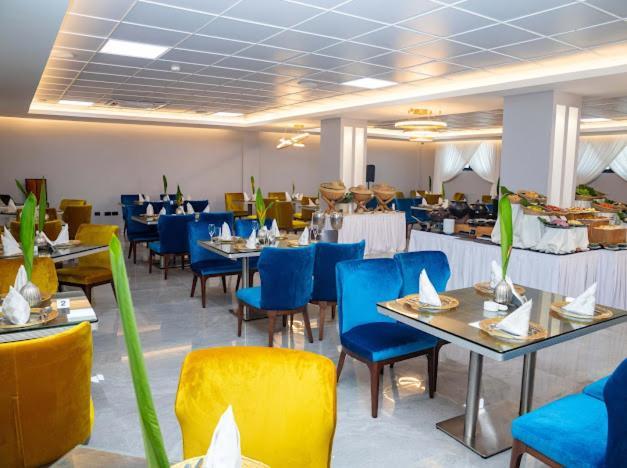 Oak Plaza Hotels East Airport Accra Buitenkant foto