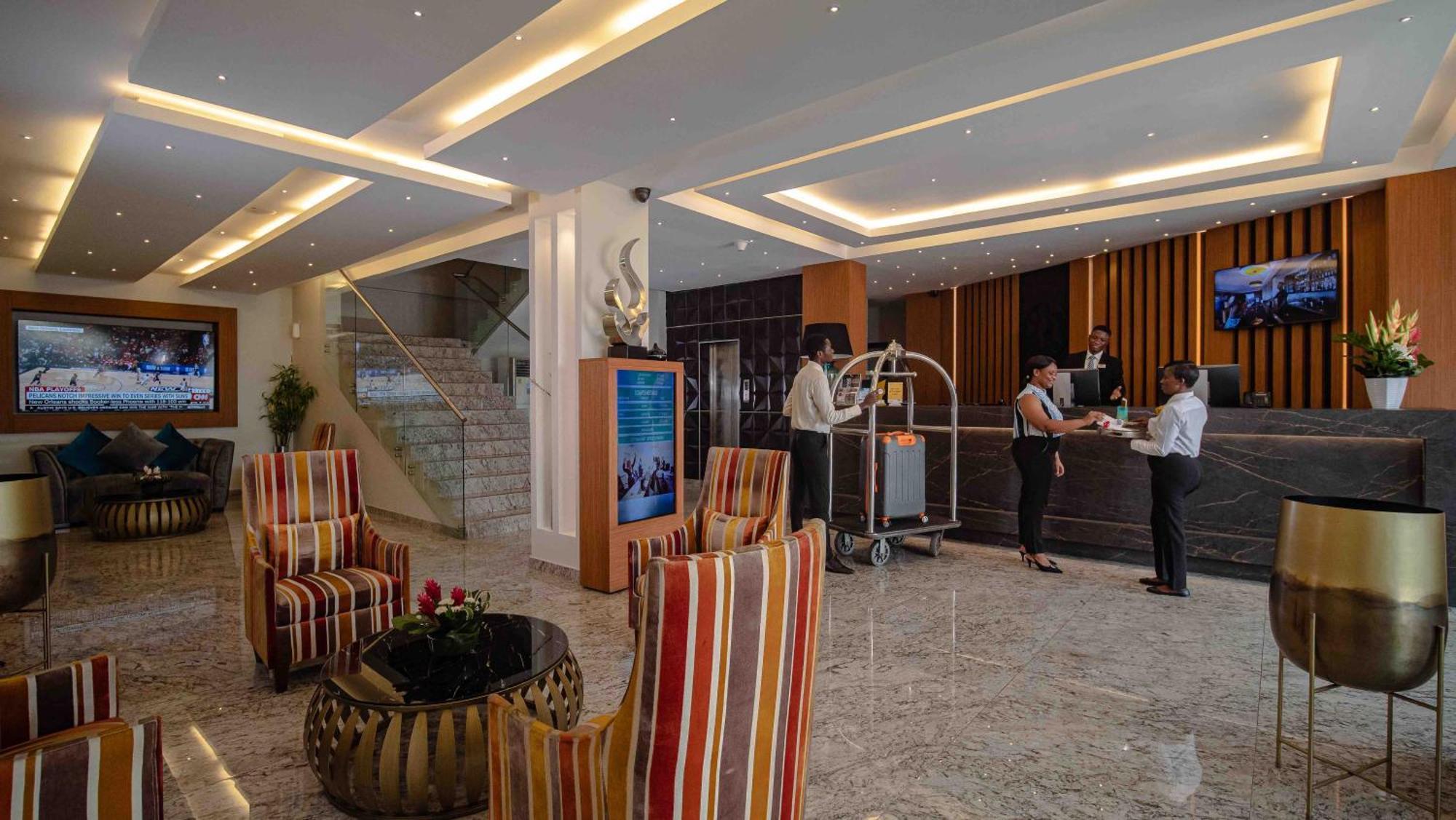 Oak Plaza Hotels East Airport Accra Buitenkant foto
