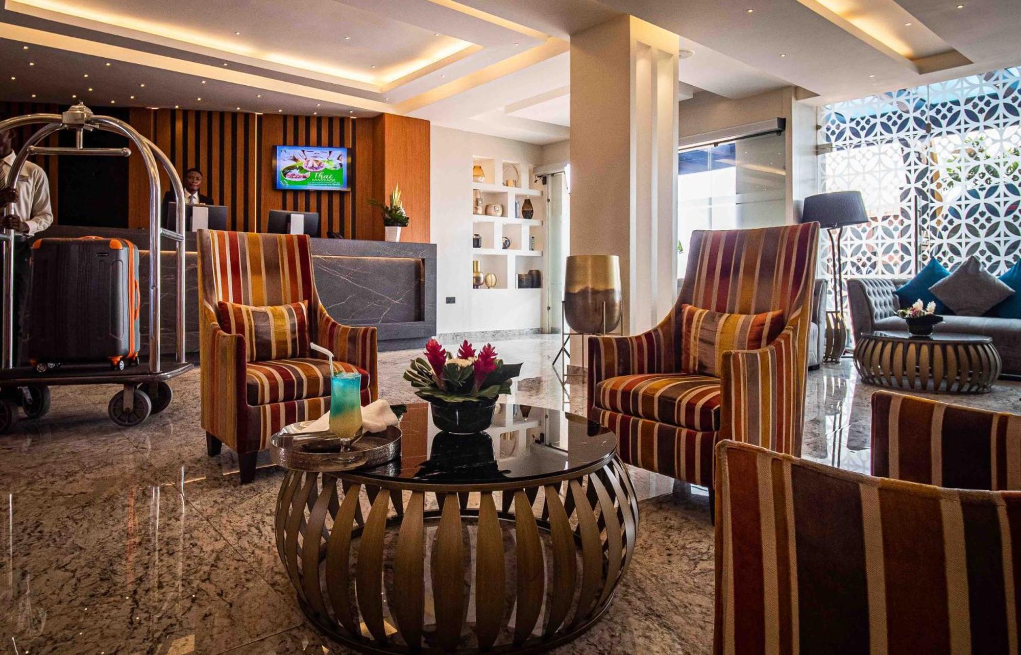 Oak Plaza Hotels East Airport Accra Buitenkant foto