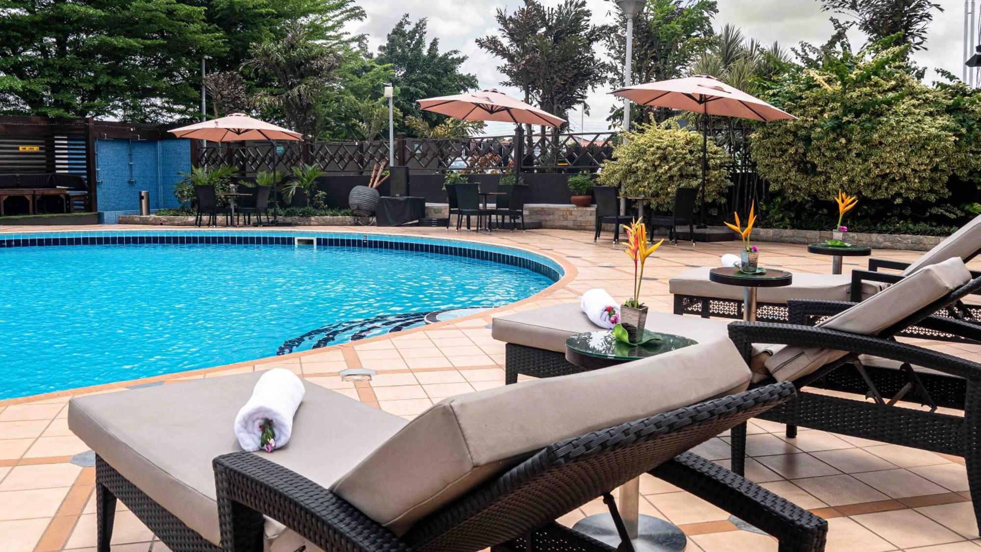 Oak Plaza Hotels East Airport Accra Buitenkant foto