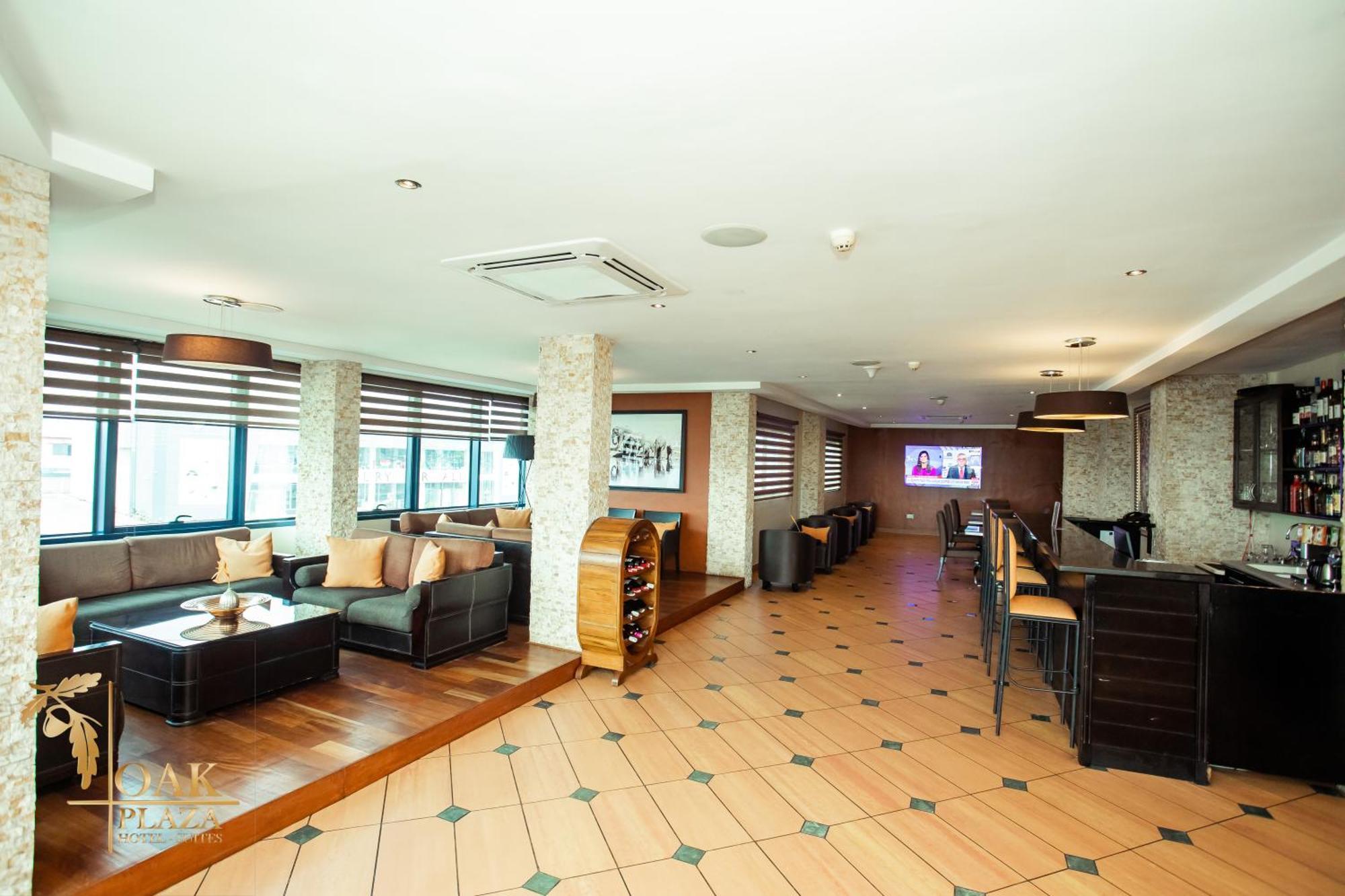 Oak Plaza Hotels East Airport Accra Buitenkant foto