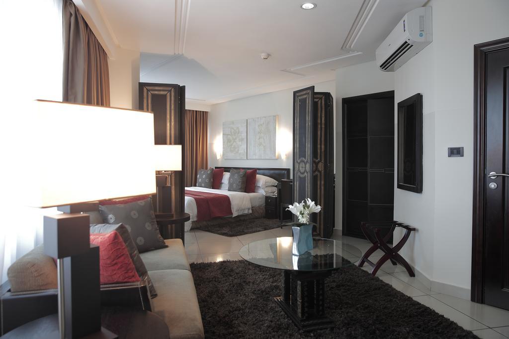 Oak Plaza Hotels East Airport Accra Buitenkant foto