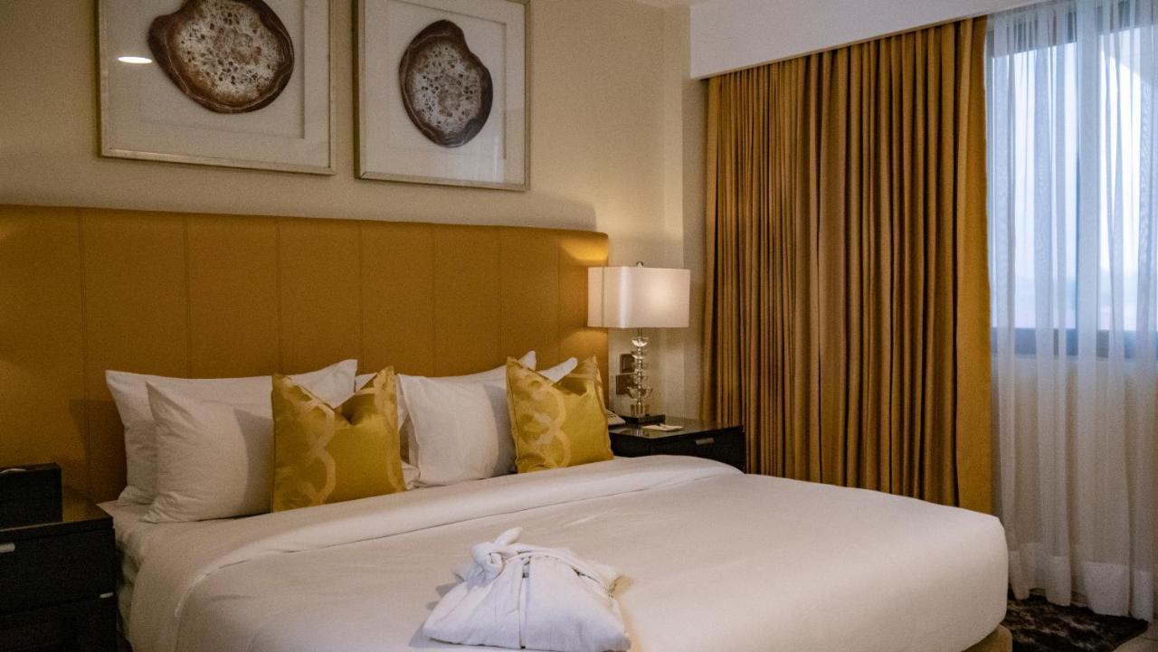 Oak Plaza Hotels East Airport Accra Buitenkant foto