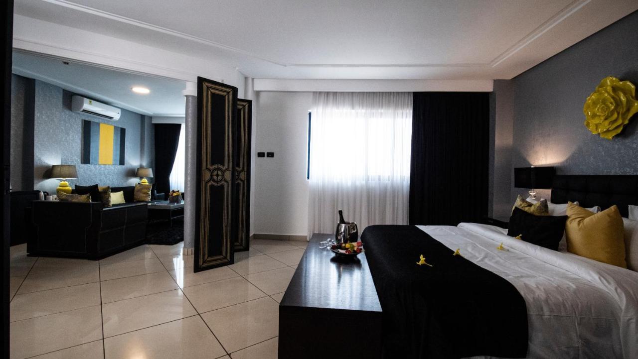 Oak Plaza Hotels East Airport Accra Buitenkant foto
